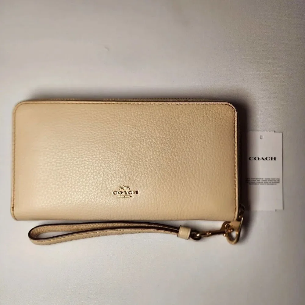 NWT CF219 Coach x Peanuts Snoopy & Friends Long Leather Zip Wallet Wrist…